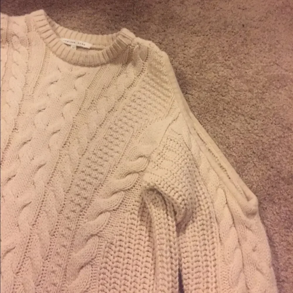 Open Shoulder Cable Knit‎ Sweater